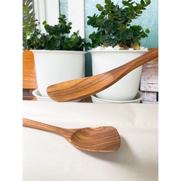 ตะหลิวไม้สักทอง ปากเอียง ยาว33 cm. กว้าง 8.5cm - รูปที่ 2