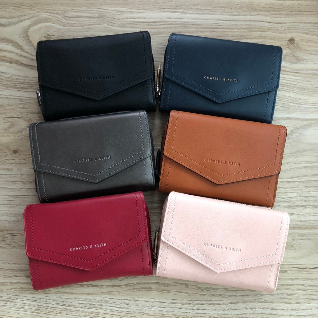 Charles & Keith-Envelope Wallet กระเป๋าสะพายข้างผู้ชาย กระเป๋าเดินทาง กระเป๋าสะพายข้างผู้หญิง กระเป๋าเป้ กระเป๋าสะพายข้างกระเป๋าสตางค์