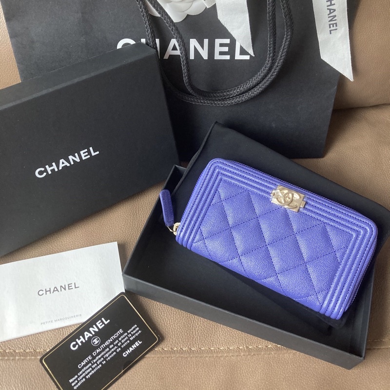 New! Chanel Boy Caviar Medium 6" Zippy Wallet GHW Holo30