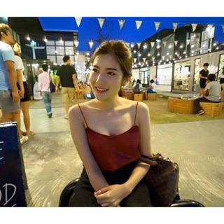 สายเดี่ยวสีแดงเลือดหมู