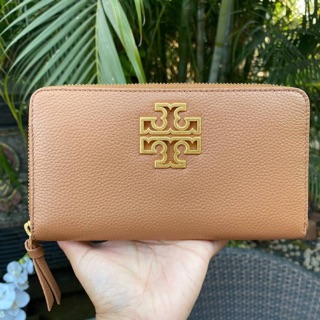 📌Tory Burch Britten Zip Continental 60413 📌Size : 7 3/4" X 3/4" X 4 1/2"