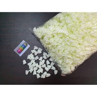 ดอกรักพลาสติก ตราระฆัง 100กรัม (ประมาณ 250ชิ้น)