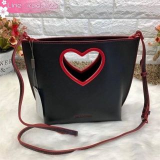 CHARLES &amp; KEITH HEART BAG ของแท้ ราคาถูก