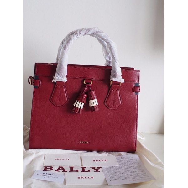 กระเป๋าถือ Bally มีสายสะพาย