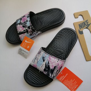 รองเท้าแตะผู้หญิงแบบสวม Nike Benassi JDI Printed รุ่น​ 618919 026