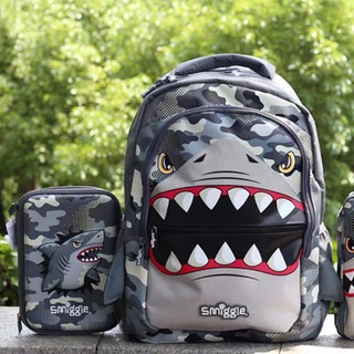 SMIGGLE กระเป๋าเป้สะพายหลัง ลายฉลาม สําหรับเด็กประถม (ปี 1-6)