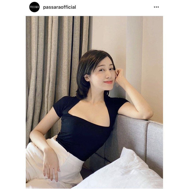 เสื้อสีดำคอเหลี่ยม Passara Official Size S