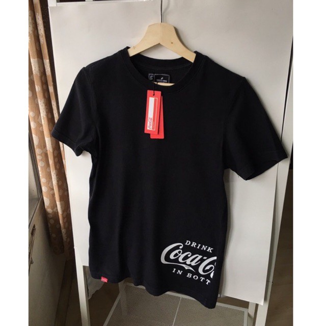 เสื้อยืดสีดำ Pacific Union x Coca Cola Limited Edition ( มือสอง )