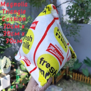 หมอน แมกโนเลีย ทรงสามเหลี่ยม Magnolia Triangle Cushion ขนาด 30cm x 30cm x 30cm ขนนุ่ม น่ารักมาก ลิขสิทธิ์แท้