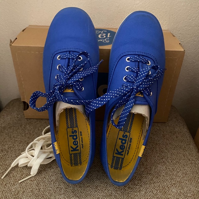 Keds รองเท้าผ้าใบ มือสอง ขายตามสภาพ ***พิเศษ ถ้าจับคู่ซื้อกับของชิ้นใดก็ได้ในร้าน ลดให้อีก 100 บาท**