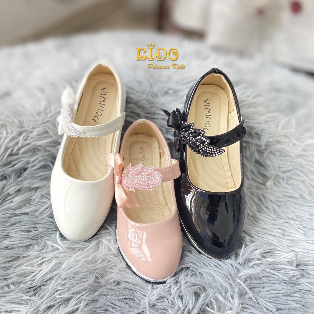 ssรองเท้าเด็กออกงาน(หน้าร้านอยู่รัชดา ลองได้)H085สีขาว สีโอรส สีดำ หนังแก้ว คาดเพชรลายใบไม้ ตรงสายรัดรองเท้า น่ารักมากคะ