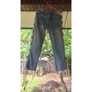 KRISTHAYA Woman Jeans กางเกงยีนแฟชั่นมือสอง ร้อยสายด้านข้าง