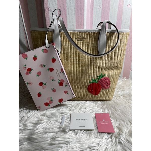 Kate Spade Strawberry Wicker Picnic in The Park Small Tote ของแท้ มือสอง ส่งฟรี EMS