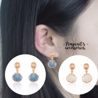 ʕ •ᴥ•ʔ ✿ พร้อมส่ง : ต่างหูระย้าเปลือกหอยสีขาวและสีฟ้าพาลเทล | White &amp; Blue Pastel Shell Enamel Drop Earring.