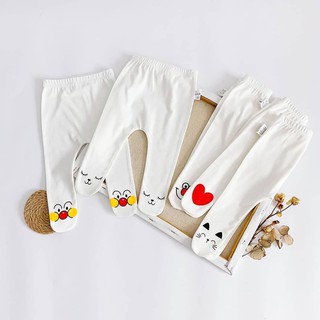 เลกกิ้งสีขาวมีลายที่ปลายเท้า