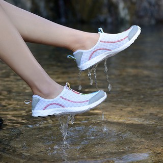 ถุงเท้า Aqua รองเท้าแตะน้ำผิวรองเท้าว่ายน้ำโยคะ Hot Trend Fashion Water Shoes Women/Men Swimming Shoes