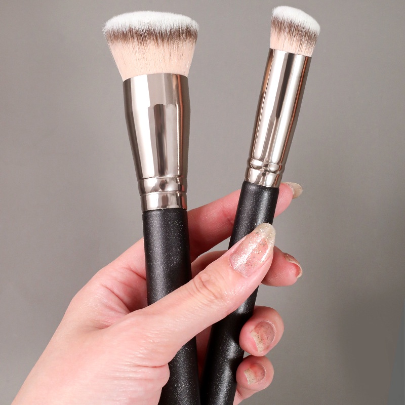 Foundation Brush แปรงรองพื้น แปรงลงคอนซีลเลอร์ ขนแปรงแน่นหนานุ่ม เกลี่ยง่าย เนียนเรียบไปกับผิว ไม่กินรองพื้น ไม่บาดหน้า ราคา ถูกที่สุด ดีลบีเคเค