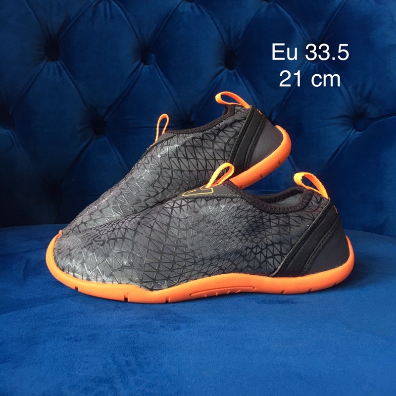 รองเท้าผ้าใบเด็กมือสอง Fila