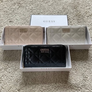 GUESS LONG WALLET  กระเป๋าสตางค์ใบยาวซิปรอบ วัสดุตัวหนังแก้วเงา