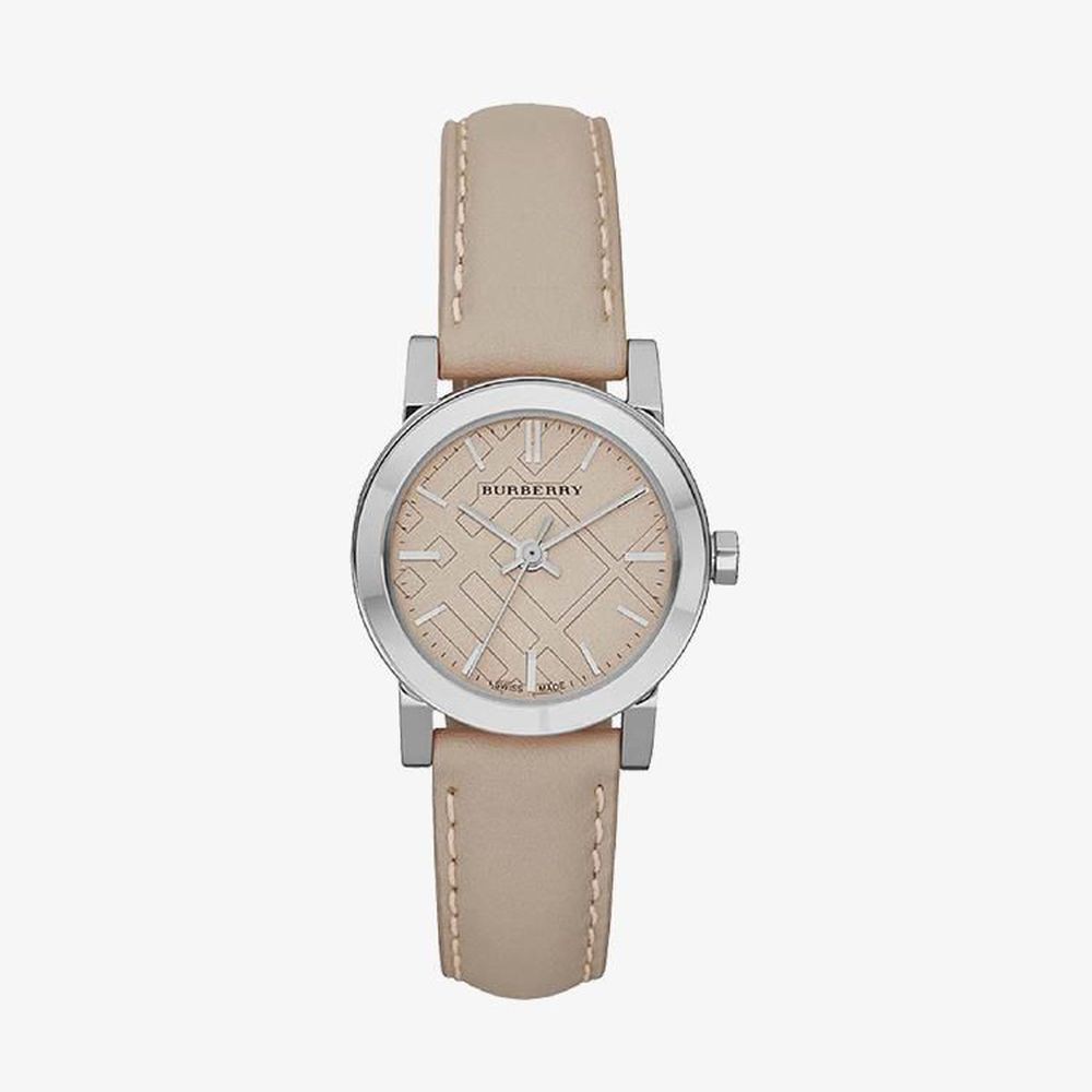 Burberry นาฬิกาข้อมือผู้หญิง Classic Engraved Leather Beige รุ่น BU9207