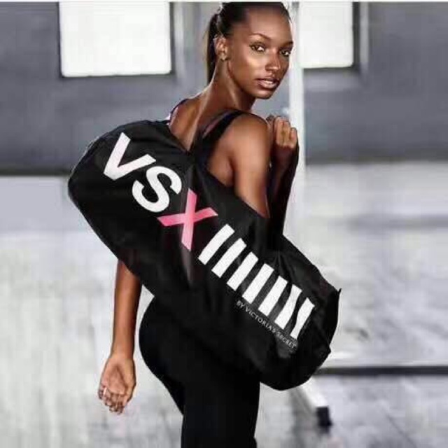 กระเป๋าสะพาย Victoria's Secret VSX Sport Black Lightweight Duffle Gym Bag Tote