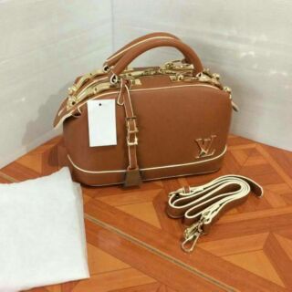 Lv ทรงกล่องเครื่องสำอาง 10"