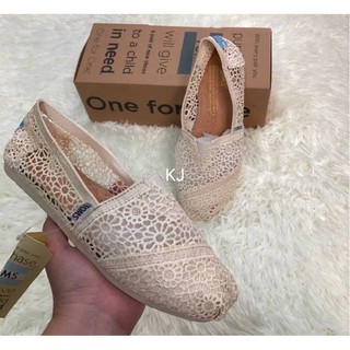 ***เชคสินค้าก่อนสั่งซื้อ***พร้อมส่งรองเท้าคัชชู TOMS งานปั๊มแบรนด์พร้อมกล่อง(ภาพถ่ายจากสินค้าจริง)