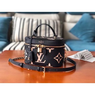 [ทักแชทก่อนสั่งซื้อ] Louis Vuitton  รุ่น  รุ่น VANITY PM  กลายมาเป็นกระเป๋าใบเล็กสุด หนัง Monogram Emprein