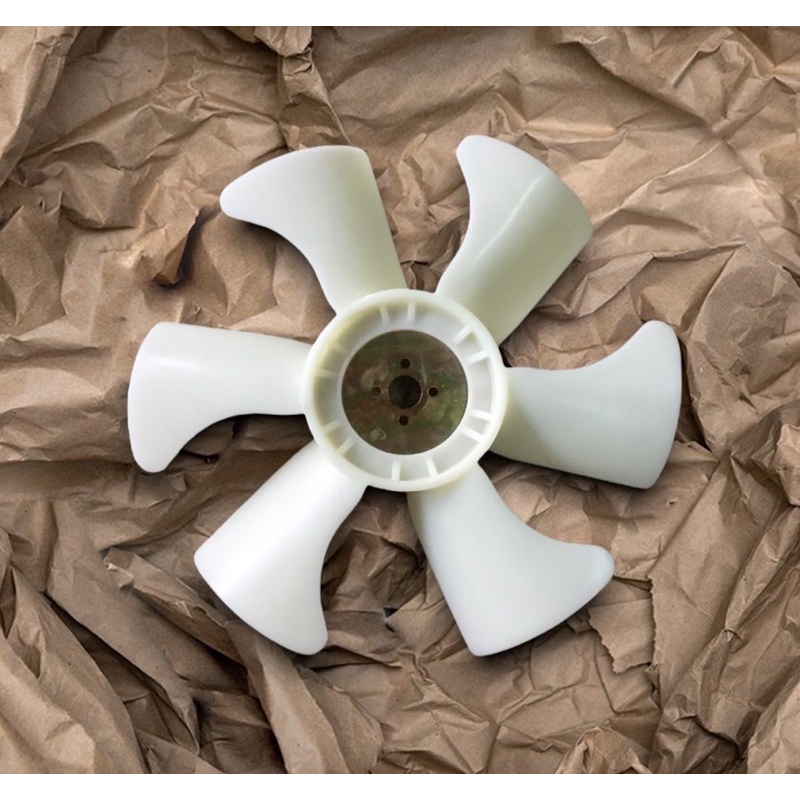 ใบพัดลมหม้อน้ำ6ใบพัด4รูเล็กสำหรับโคมัตสุ KOMATSU PC30-L{3D84} เกรดA