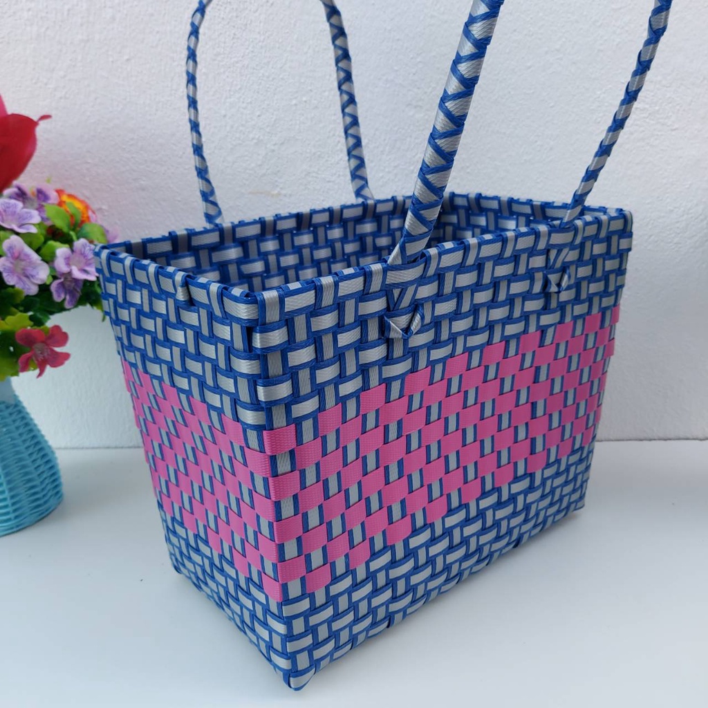 ตระกร้าสานเส้นพลาสติก ตระกร้าจ่ายตลาด กระทัดรัด ขนาด กว้าง17ยาว29สูง22 CMขอบปาก