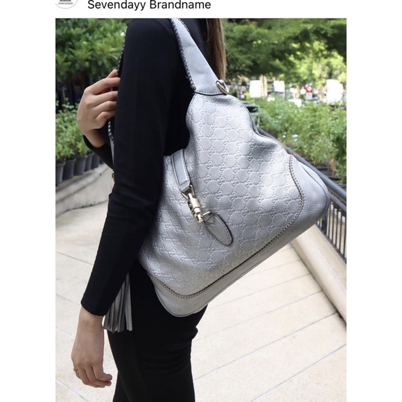 #CS10731 Used.. “ G U C C I – tote ” 🔥 Sale : 16,990 Baht 🔥 Color : silver Size : 13.5 x 10 x 3 inc.