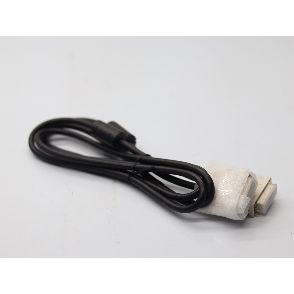 สาย DVI ยาว 1.8 เมตร  (DVI TO DVI) สายแท้ใหม่ที่มากับจอแบรนด์เนม  ให้ภาพที่คมชัด ไม่เบลอ  ไม่ลาย
