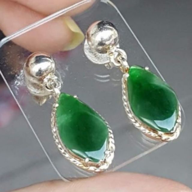 ต่างหูหยกพม่าแท้เนื้อแก้ว สีเขียวสด (Natural Type A Jadeite jade earrings)