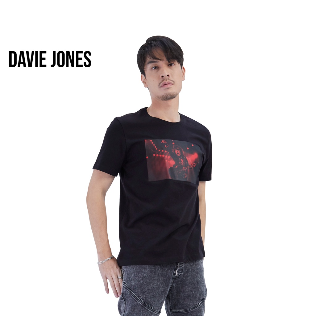 DAVIE JONES เสื้อยืดพิมพ์ลาย สีดำ Graphic Print T-Shirt in black WA0096 BK