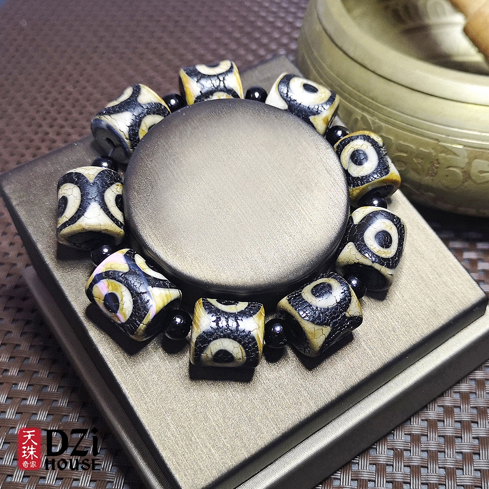 Tiger Tooth Three-Eyed Dzi Bead- (GS68893E) - [Dzi House Dzi Bead- (GS68893E) - [Dzi House Dzi House
