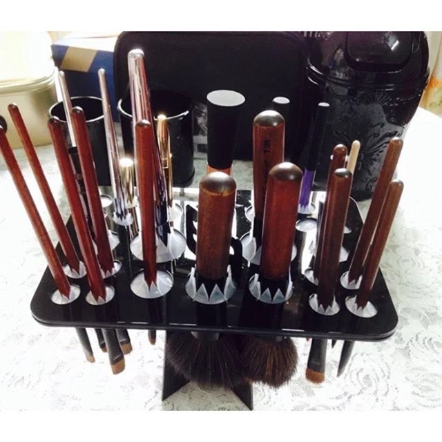 AC22 อะคริลิค ตากแปรง22รู กันสินค้ากระจายหาย สามารถถอดเก็บหลังใช้งาน มีซิลิโคนกันแปรงตก  R1-1