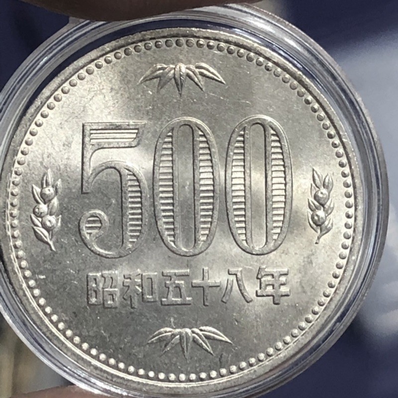 เหรียญต่างประเทศ 500 เยน (YEN)สภาพไม่ผ่านการใช้งาน สวยคมชัด ประกาศใช้ 1990-1999 พร้อมตลับ สวยชัดตามร