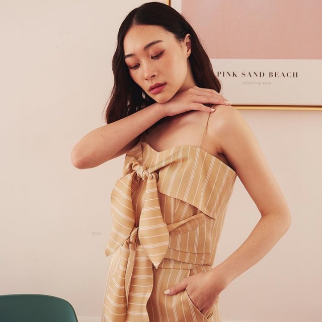 Used once Kwanjai Official two tier top + pearl pants สี beige strip