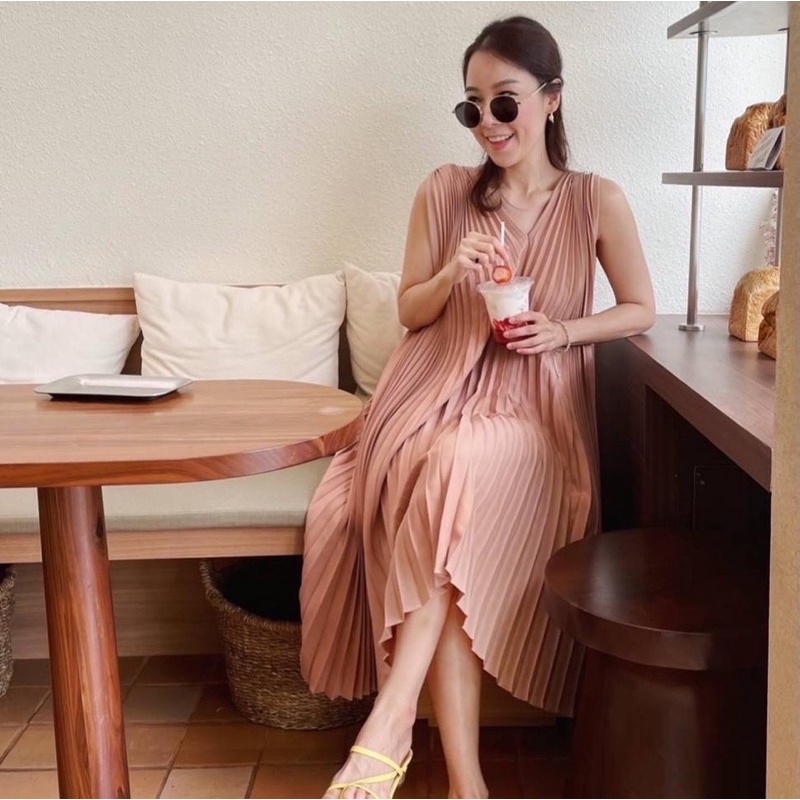 Ladies' V-neck Hot Pressed Diamond Waist Pleat Slit Temperament Casual Dress