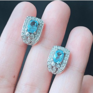 ต่างหูพลอยสวิสบลูโทพาส(Swiss Blue Topaz)สีฟ้าสดประดับด้วยเพชรรัสเซียCZ ตัวเรือนเงินแท้ 925 GE1489