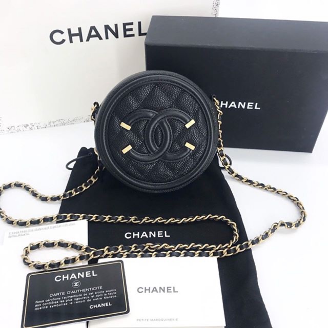 Very new ‼️ Chanel Caviar Round mini crossbody holo27 สีดำ สภาพดีมาก สวยกริ๊บ เหมือนใหม่ รุ่นนี้น่ารักมากกก