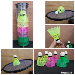 ลูกแบดมินตันพลาสติก BADMINTON SHUTTLECOCK สีขาว  1 ชุดบรรจุ 6 ชิ้น