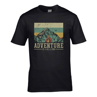 เสื้อยืด พิมพ์ลายตัวอักษร Adventure Wandern Mounn Klettern Zelten Camp สไตล์คลาสสิก ไม่ซ้ําใคร สําหรับผู้ชาย 139647สามาร