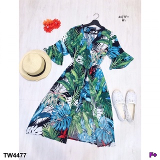 👗Pfashion [ส่งไว!!🚛] P4477 จั้มสูทสั้นผ่าหน้าลายใบไม้ Leaf print short jumpsuit.