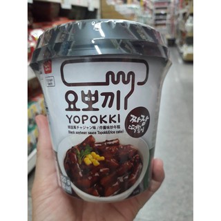 ํYopokki Jjajang Topokki Cup ยองพุง โยโปกิ จาจัง ต๊อกโบ๊กกิผัดซอสถั่วดำพร้อมปรุงแบบถ้วยขนาด 120 กรัม