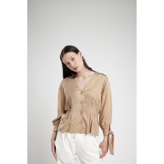 QueenCows เสื้อให้นม Linda V Top (Beige)