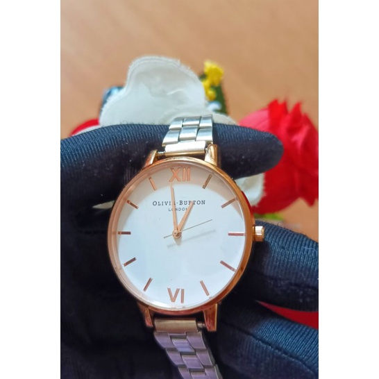 นาฬิกาแบรนด์เนมOLIVIA BURTON หน้าปัดสีขาวตัวเรือนสีrose gold ของแท้ 100% มือสองสภาพสวย