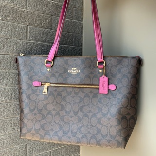 Coach Gallery Tote In Signature Canvas  ขนาด : 12 3/4" (ย) x 10 1/2" (ส) x 5 1/2" (ก)