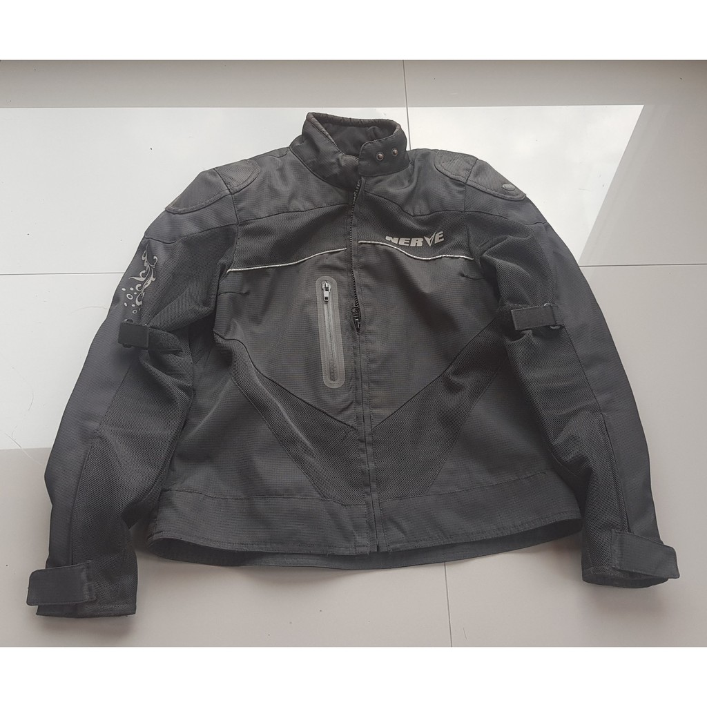 เสื้อการ์ด nerve ผู้หญิง อกประมาณ 36-38 นิ้ว มือสอง