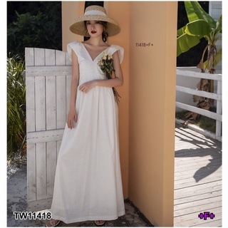 SK11418 Maxi Dress แม็กซี่เดรสยาวสีพื้นโทนขาวทั้งชุด คอวีแหวกลึกหน้า ไหล่ 2 ข้างระบาย ด้านหลังเว้าโชว์แผ่นหลัง